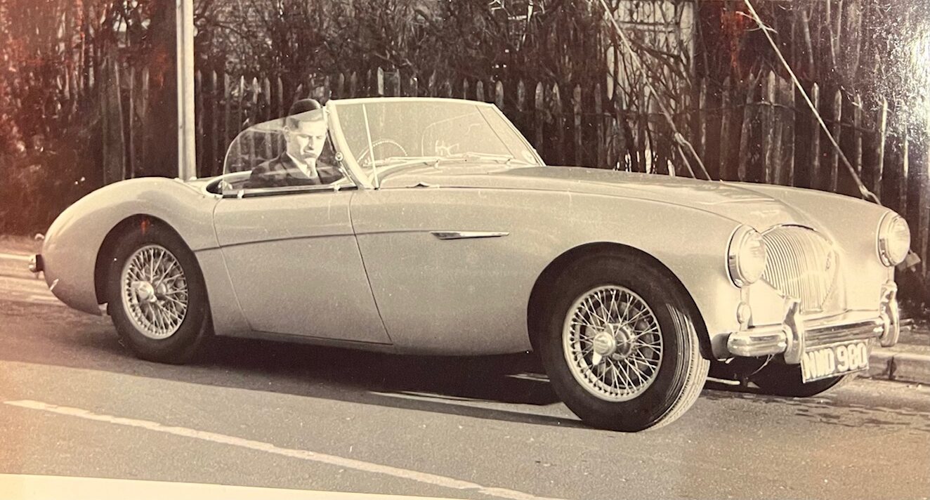 Vintage Austin Healey 100/4