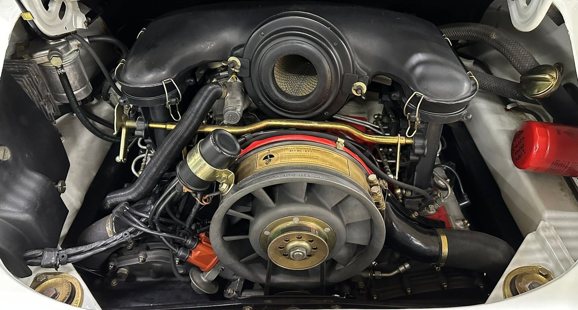 Photo showing engine of 1973 Porsche 911 2.7 RS Touring - First 500
