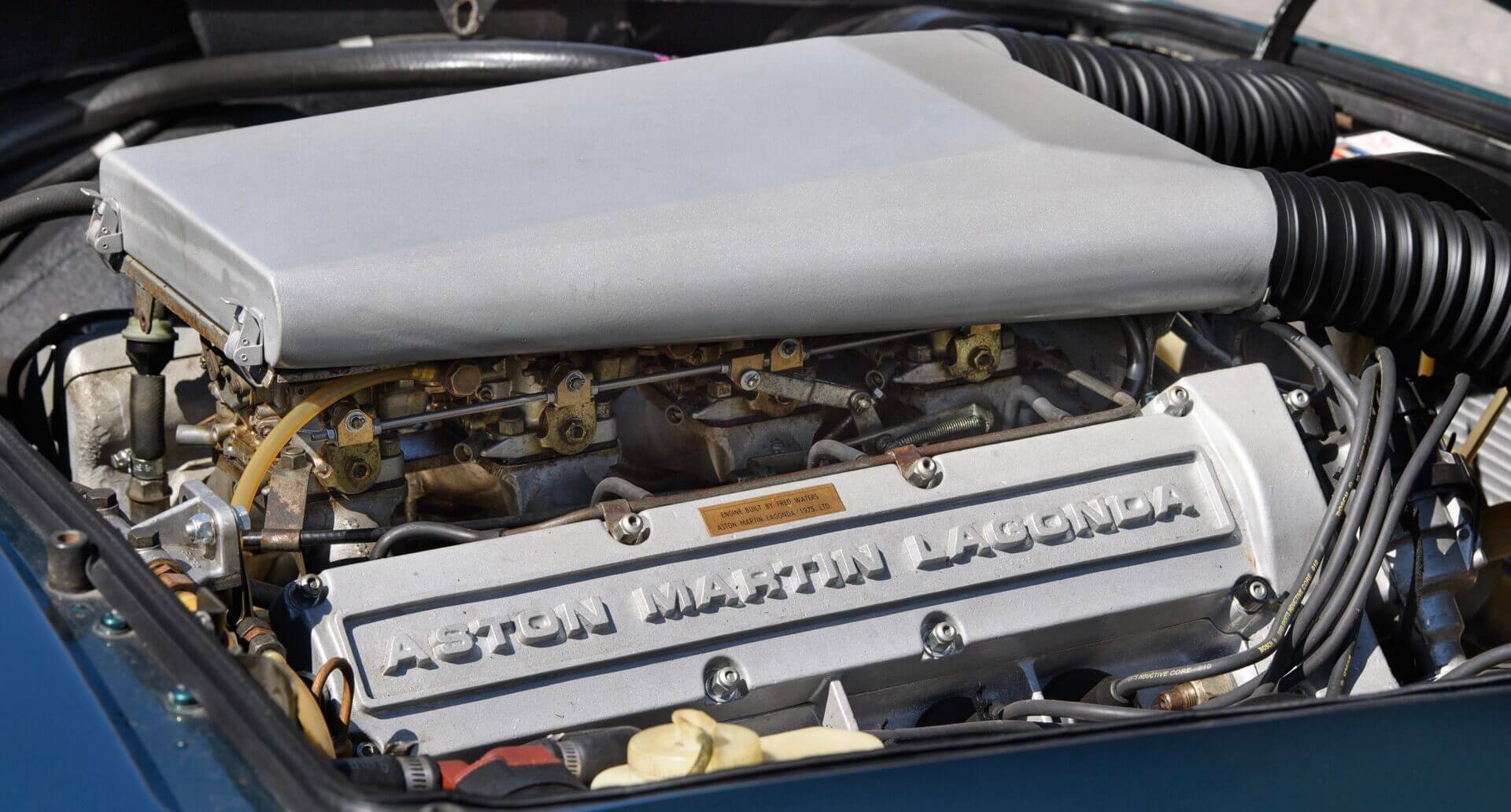 Aston Martin V8 Volante engine