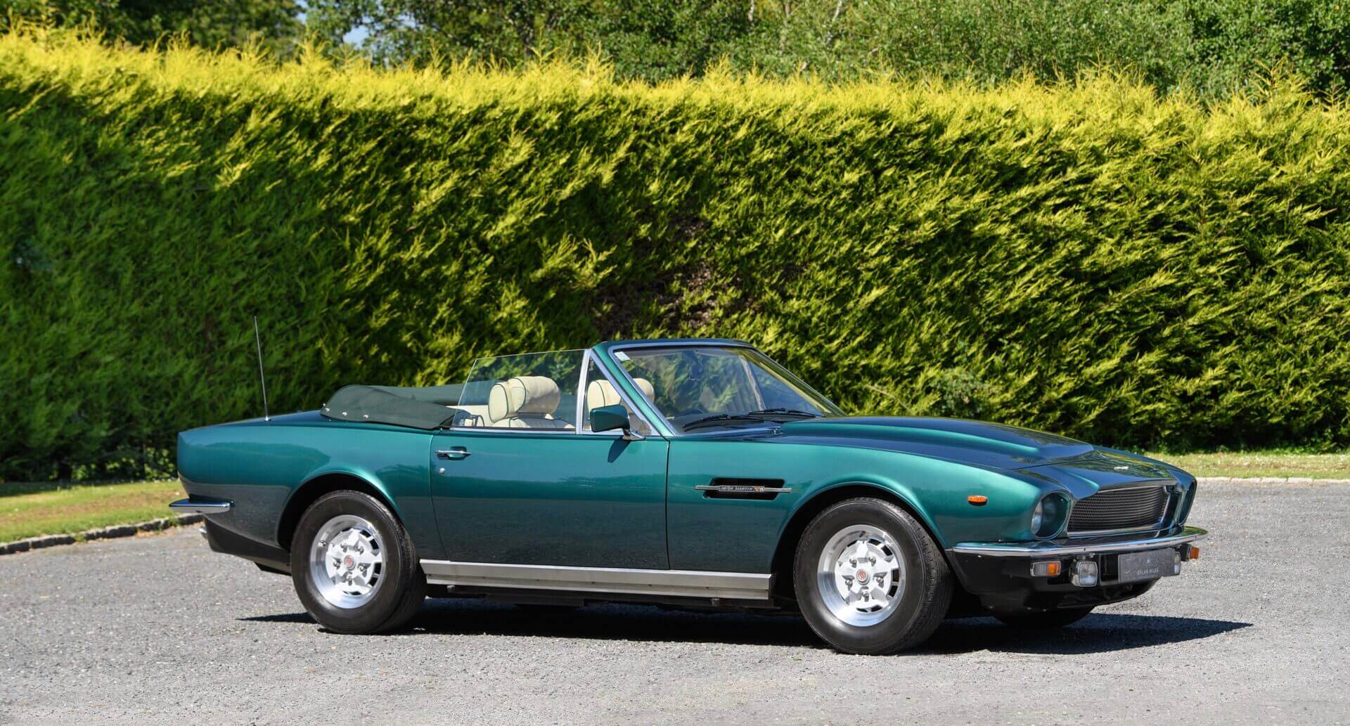 Three quarter view of Aston Martin V8 Volante