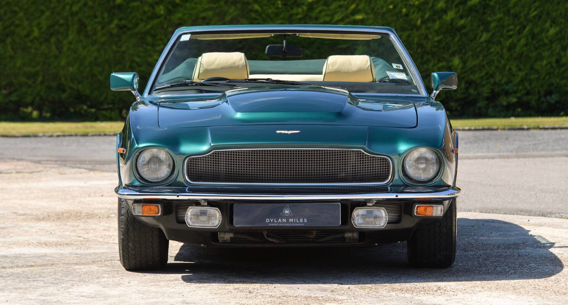 Front view of Aston Martin V8 Volante