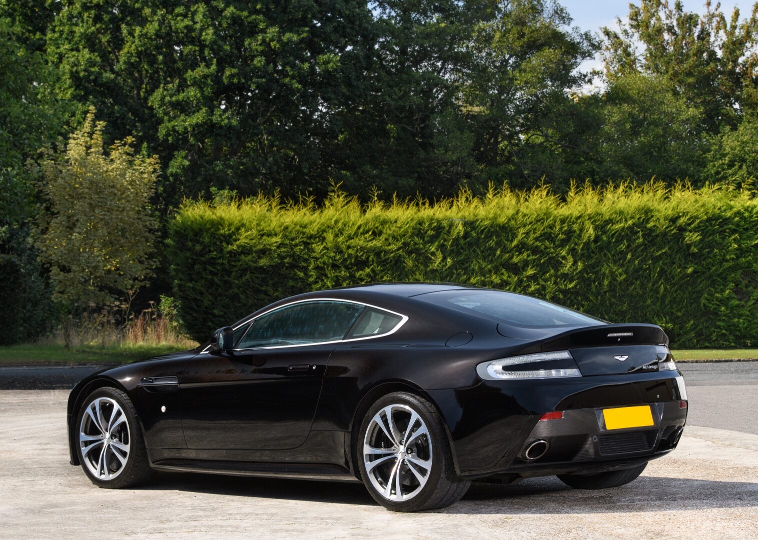 2010 Aston Martin V12 Vantage