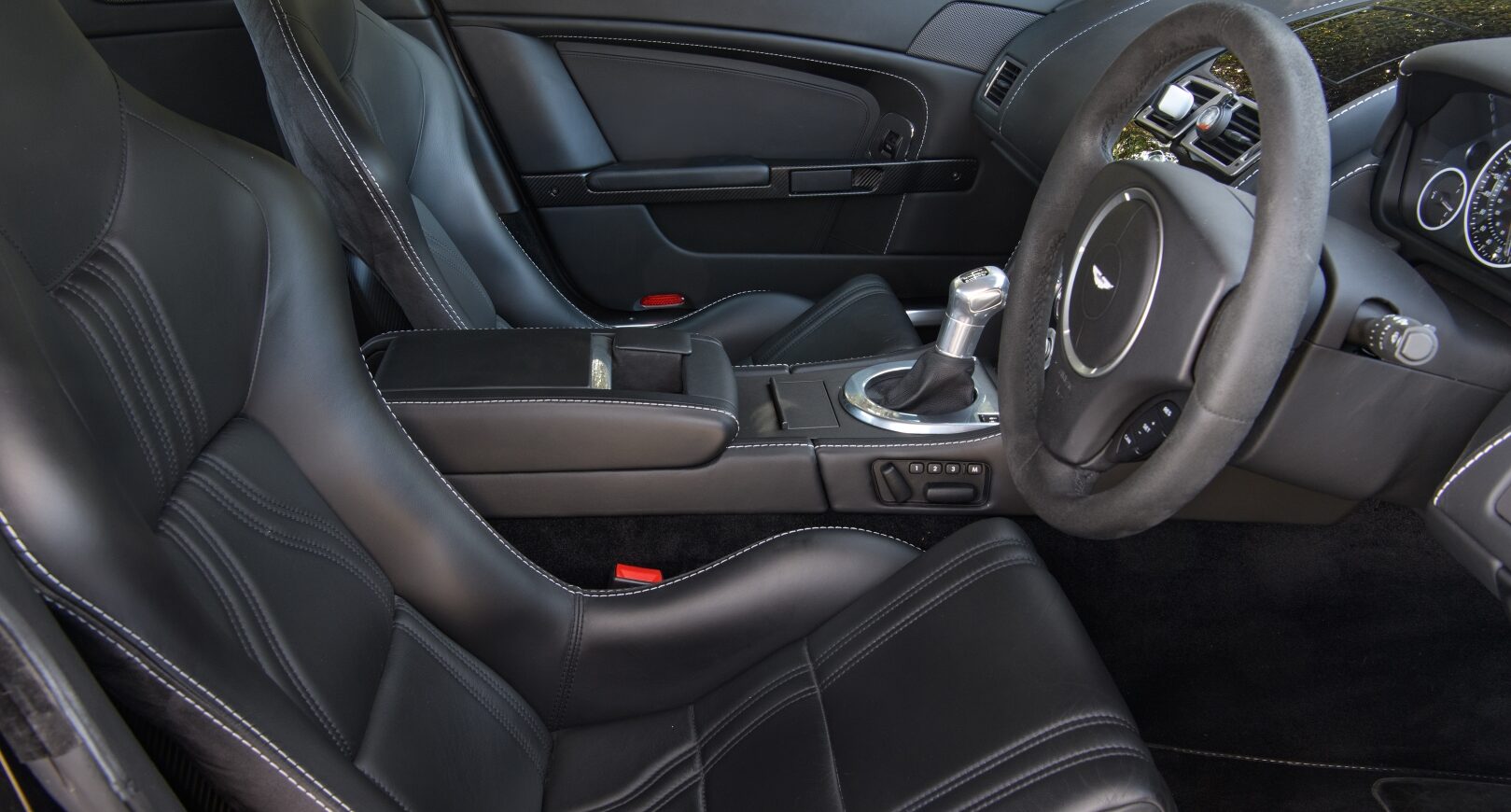 Photo showing the interior of an Aston Martin V12 Vantage