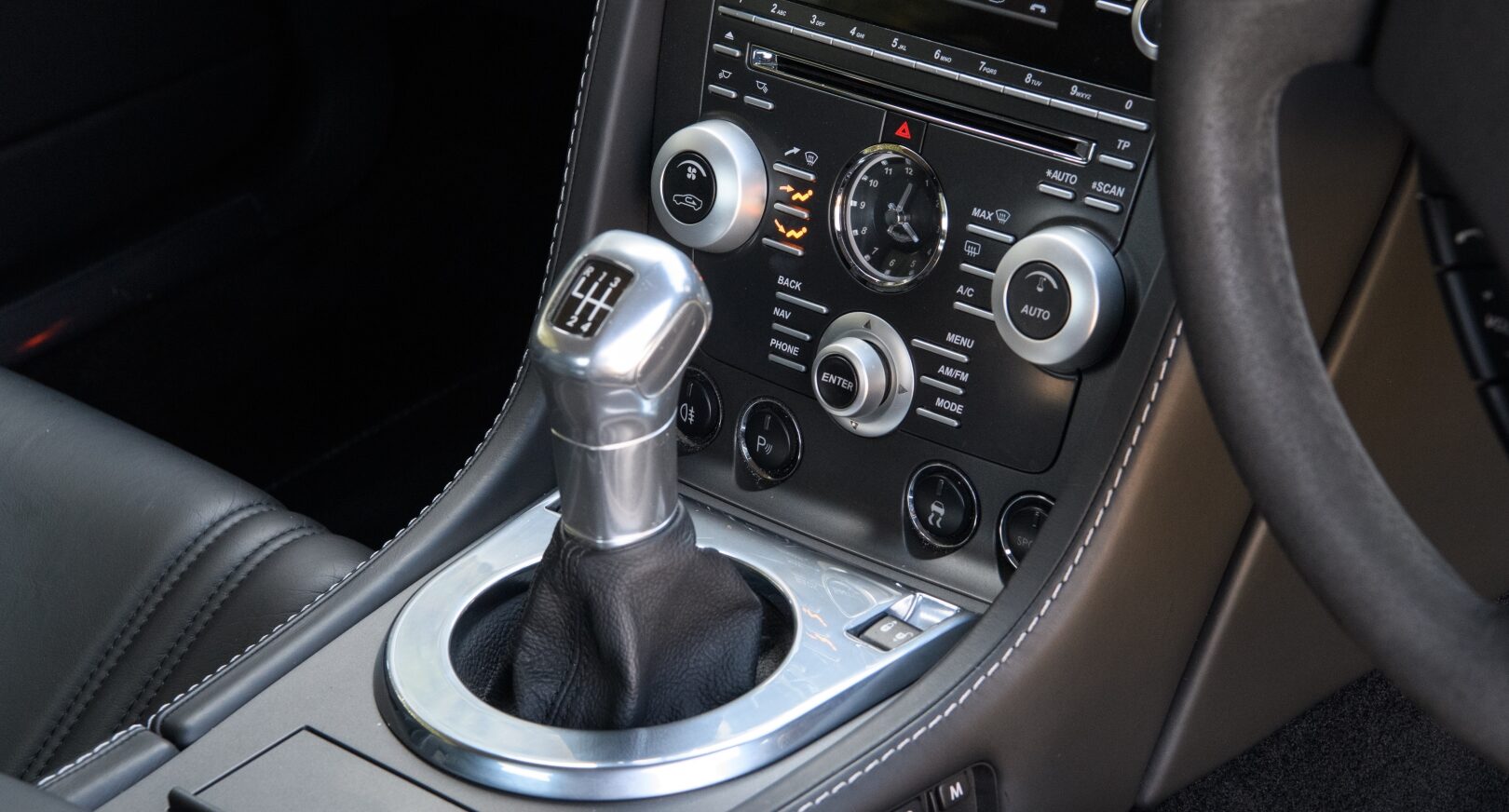 Photo showing gearbox of 2013 Aston Martin V12 Vantage