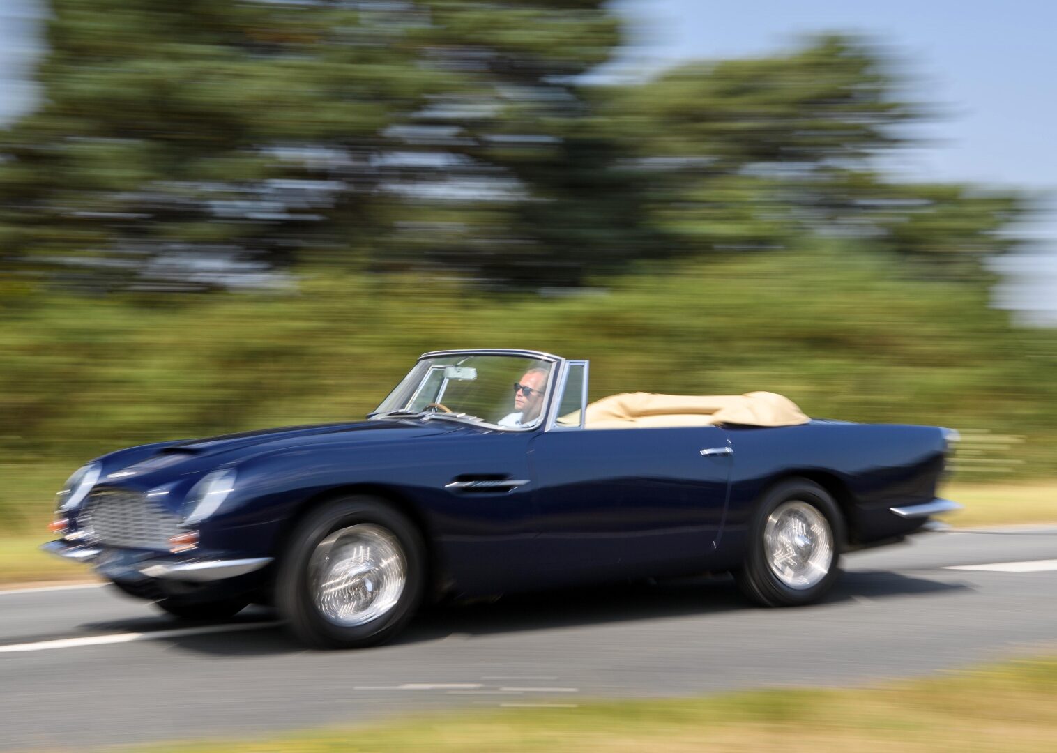 1966 Aston Martin DB6 Short Chassis Vantage Volante