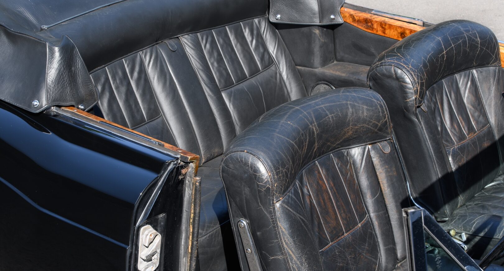Photo showing seats of Bentley Mulliner Park Ward Convertible