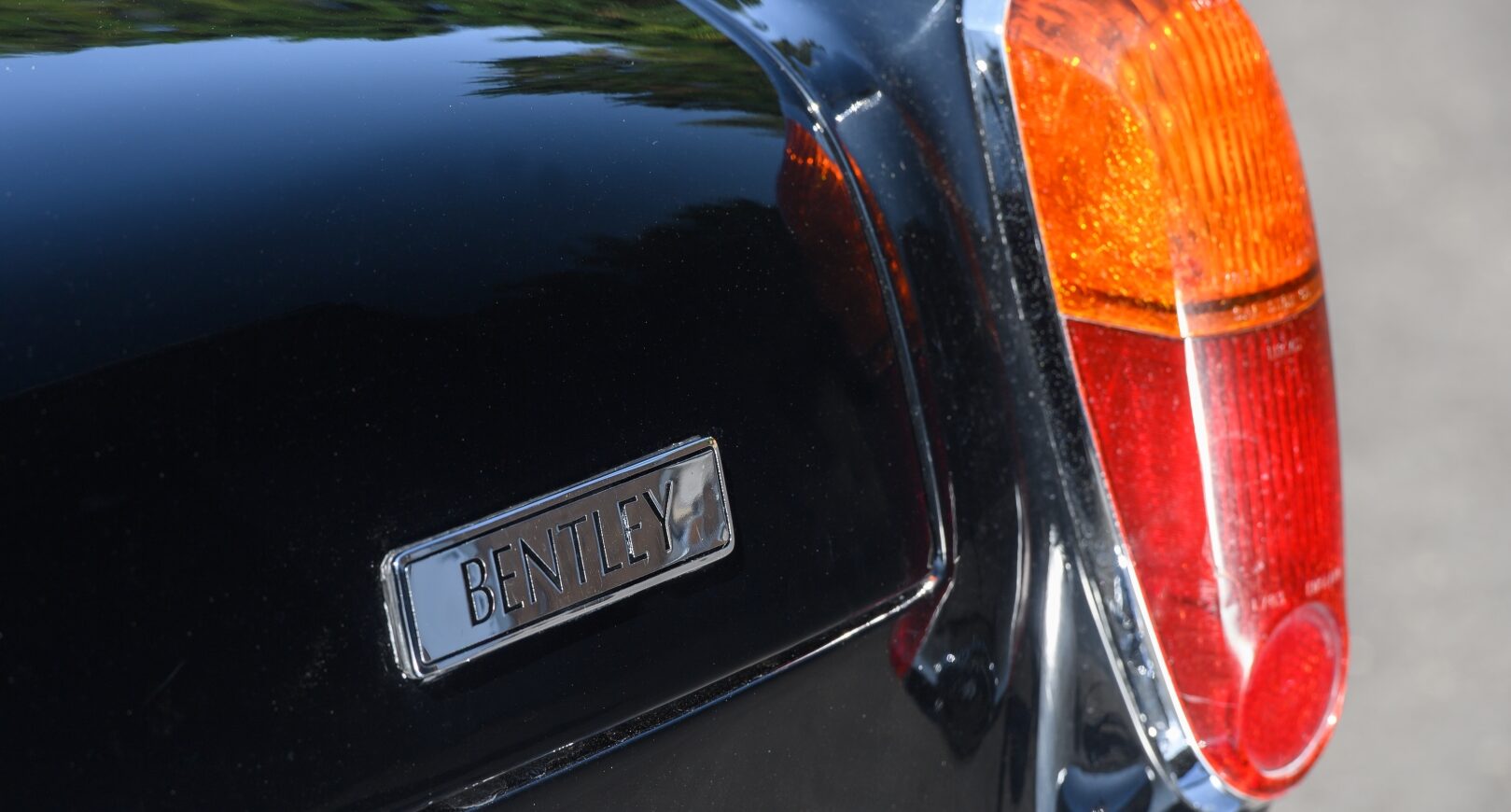 Detail photo of Bentley Mulliner Park Ward Convertible boot and lights