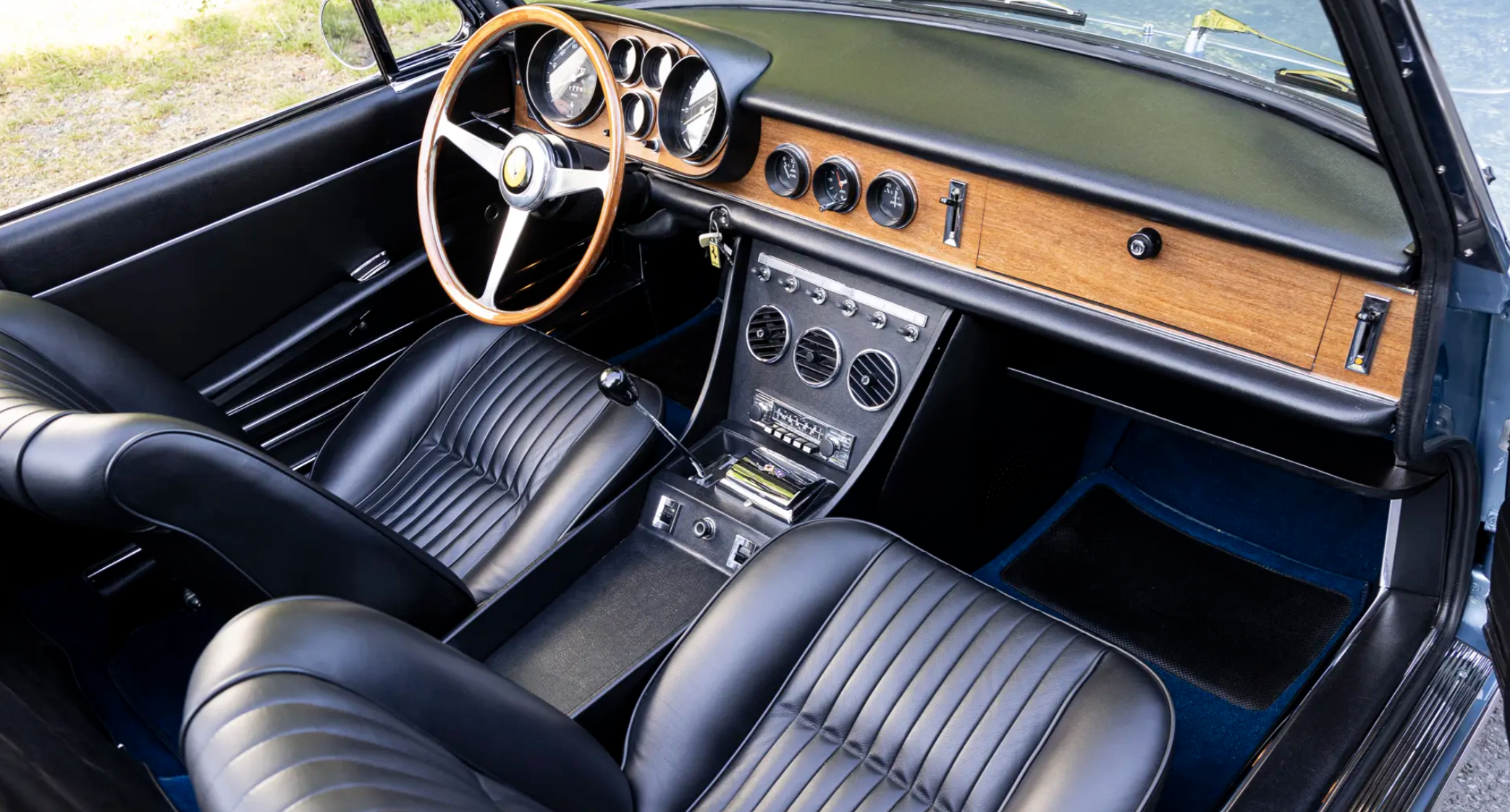 Photo showing interior of 1967 Ferrari 330 GTS convertible