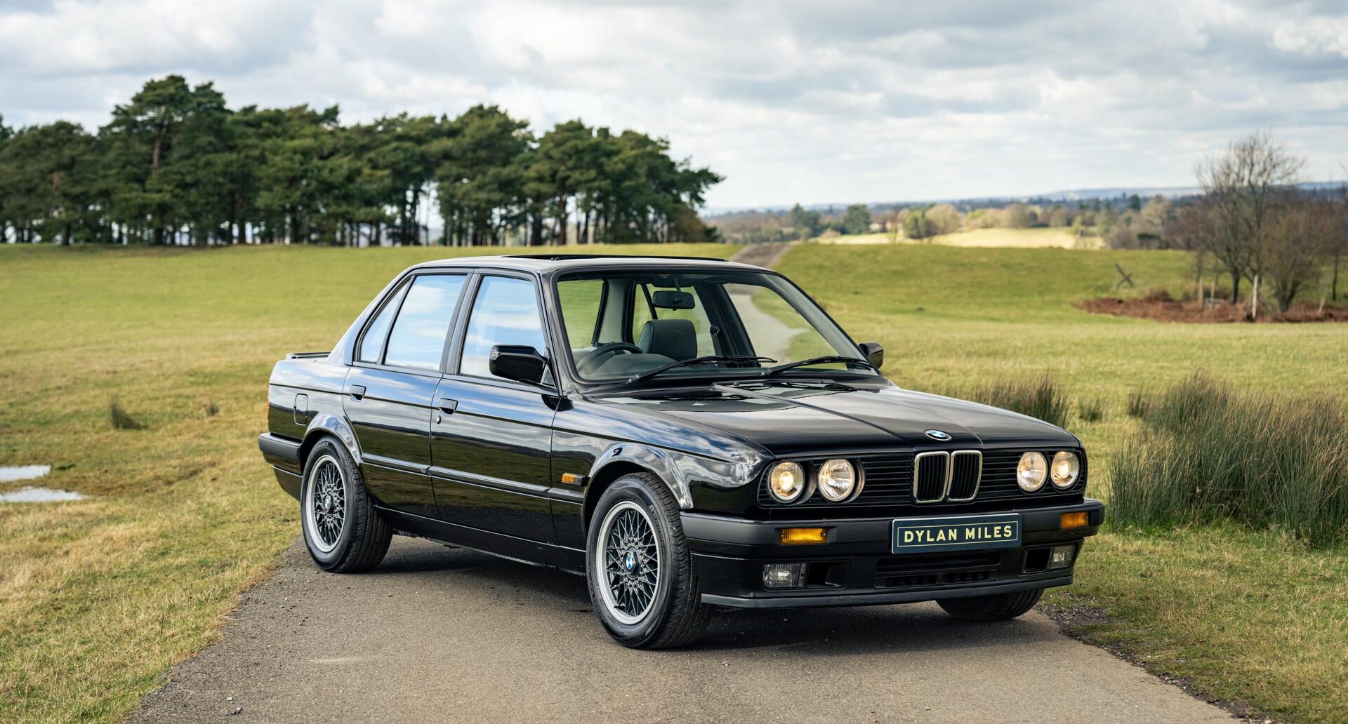 Photo of 1990 BMW E30 325i Saloon
