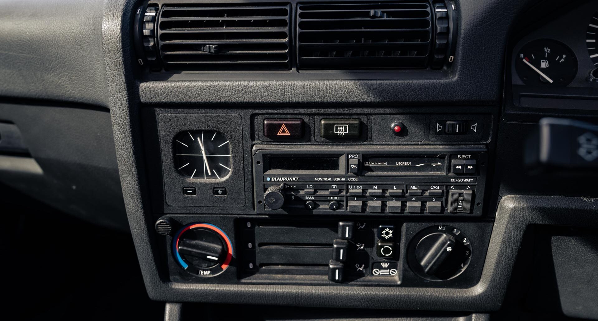 Photo showing stereo of 1990 BMW E30 325i Saloon