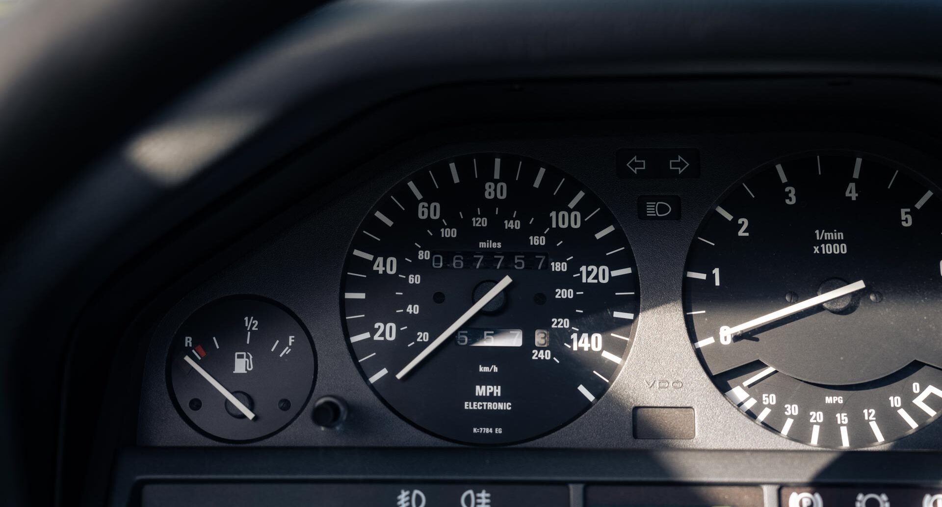 Photo showing instrument panel of 1990 BMW E30 325i Saloon