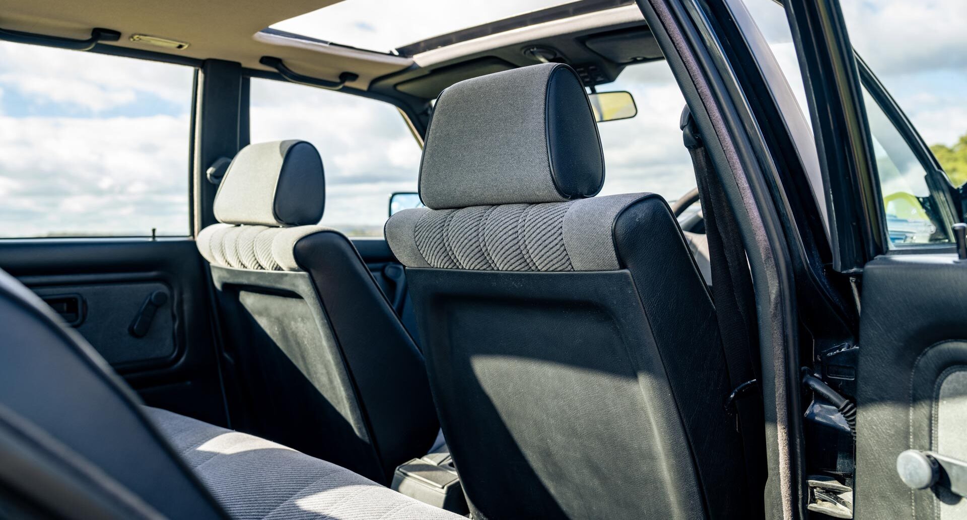 Photo showing rear seats of BMW E30 325i Saloon
