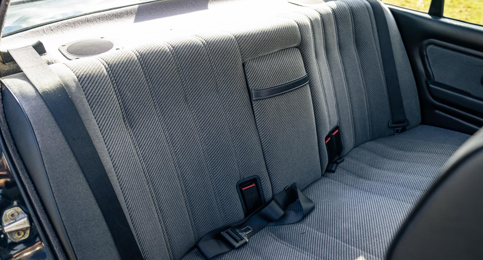 Photo showing rear seats of 1990 BMW E30 325i Saloon