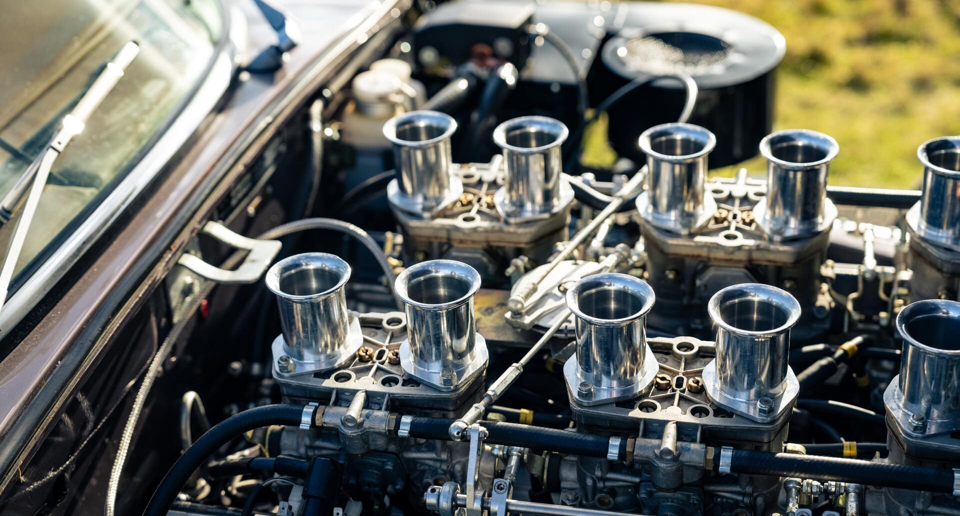 Photo showing engine of 1974 Jaguar V12 E Type Roadster - 6.2 Litre