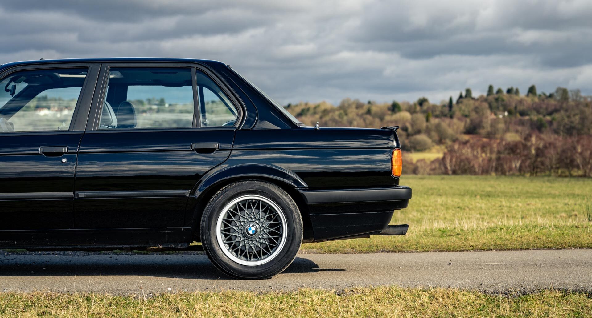 Detail photo showing rear of 1990 BMW E30 325i Saloon