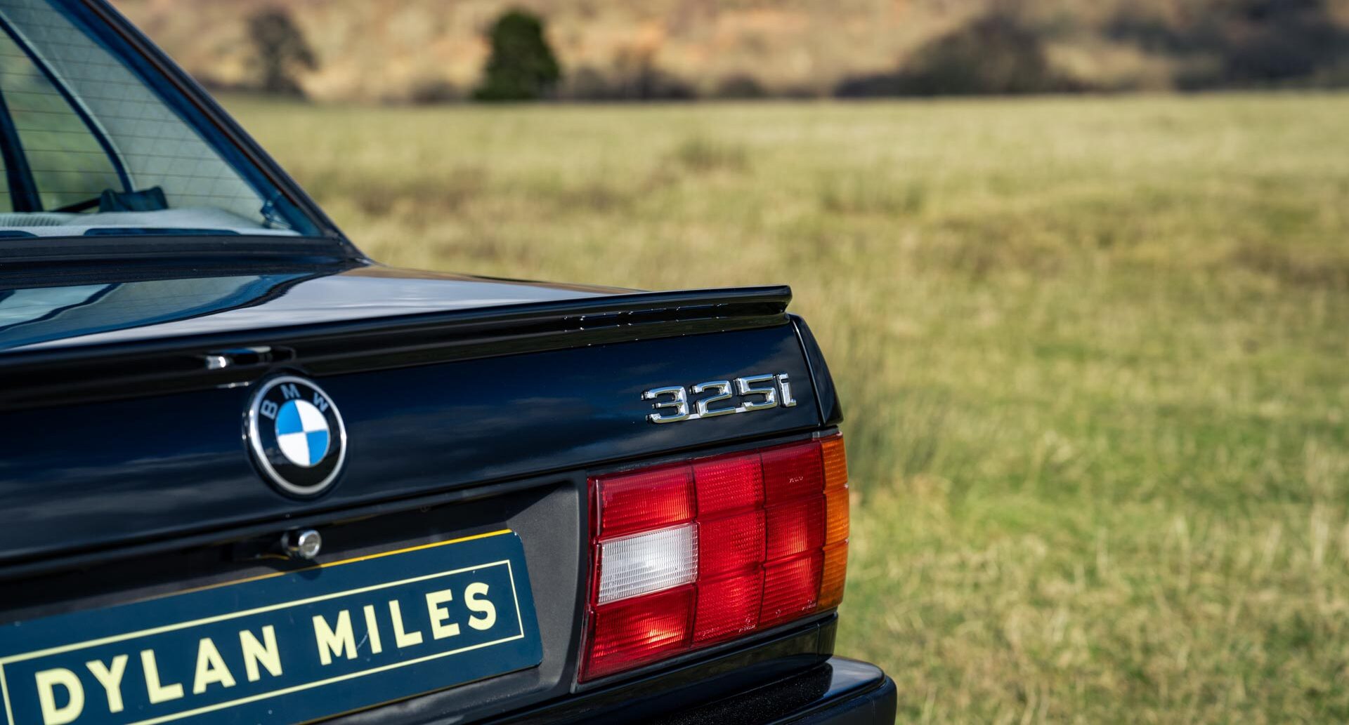 Photo showing boot of 1990 BMW E30 325i Saloon