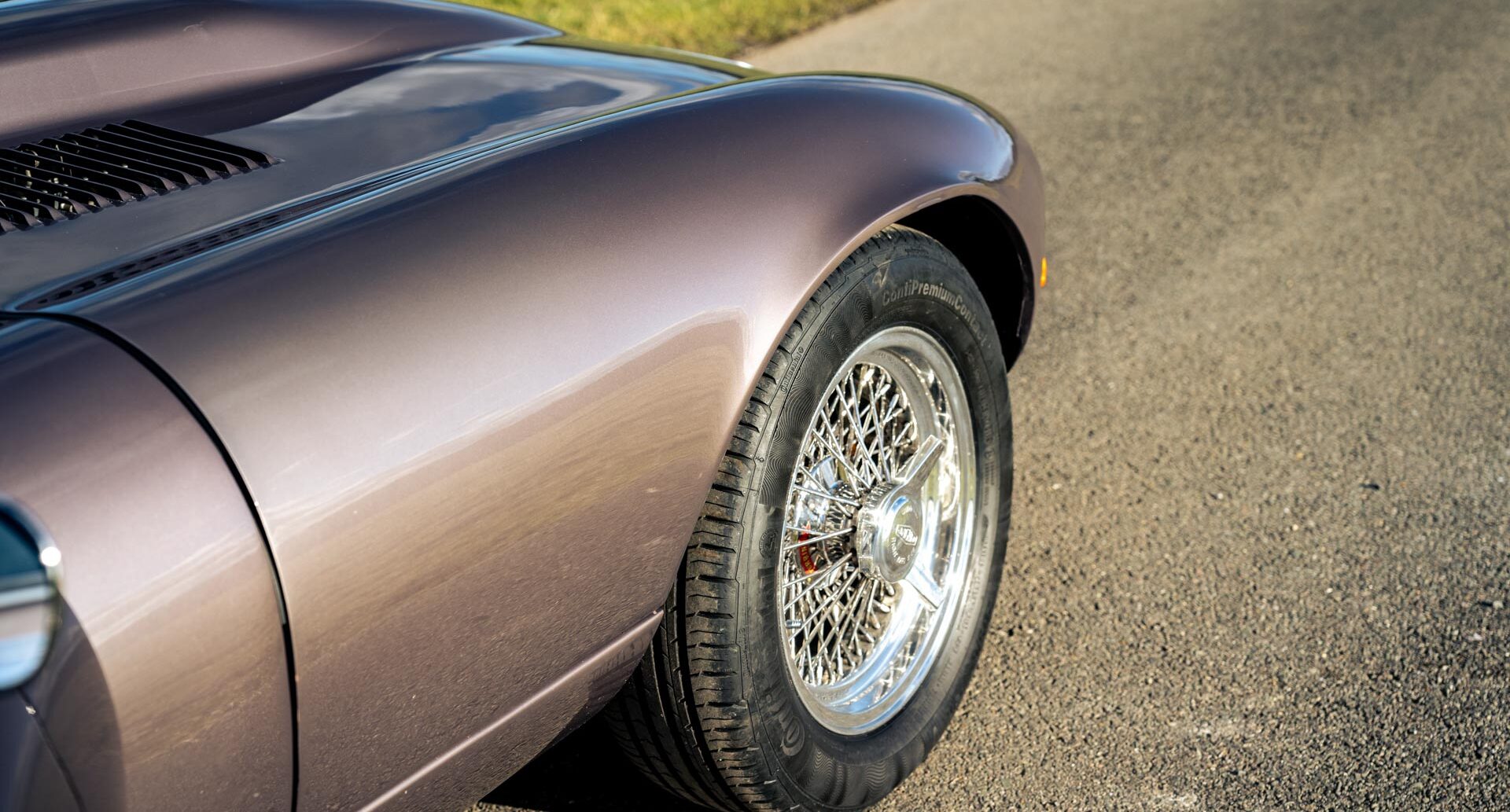 Detail photo of 1974 Jaguar V12 E Type Roadster - 6.2 Litre front wing