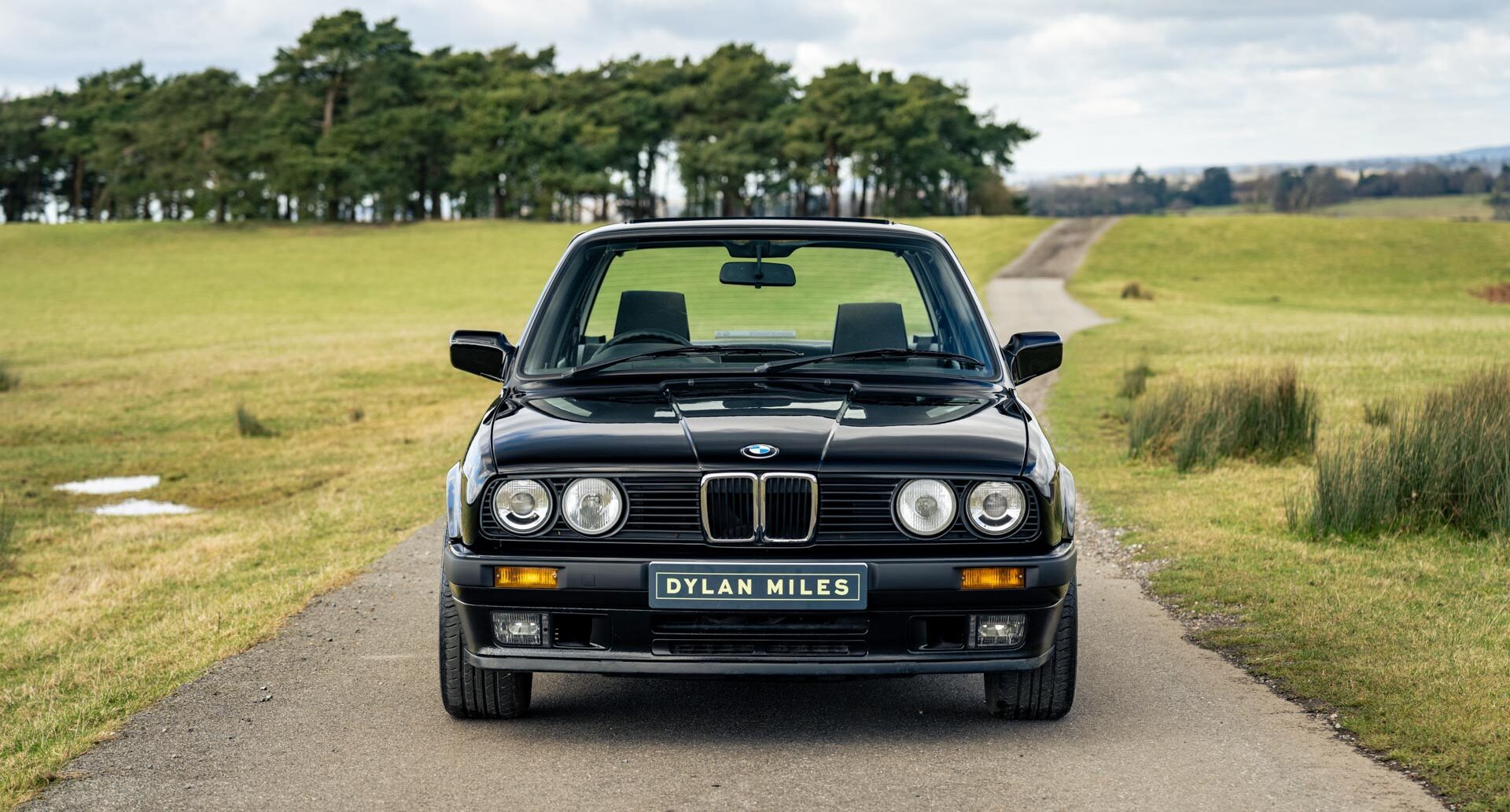 Photo of front of 1990 BMW E30 325i