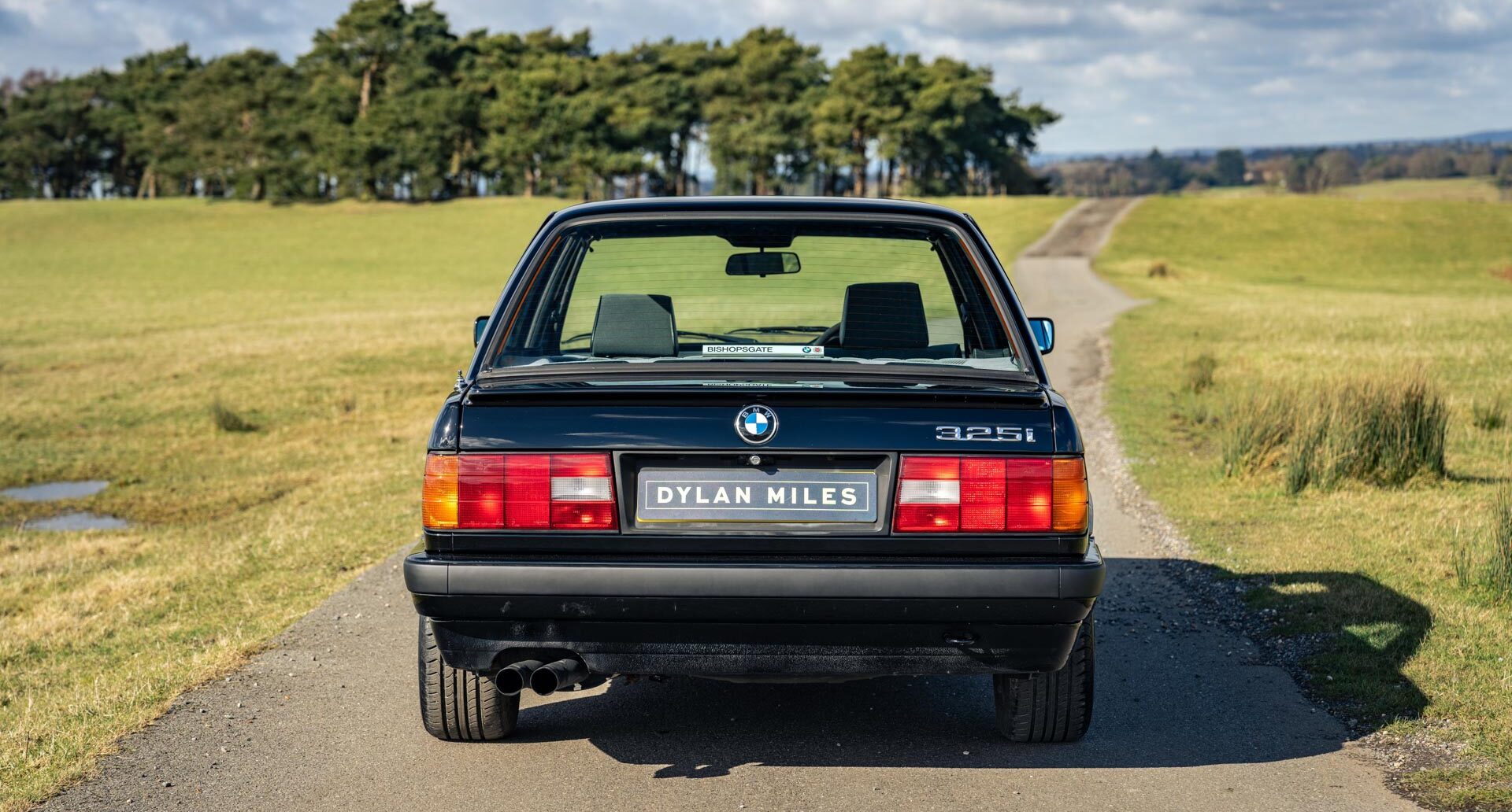 Rear view of Schwarz Black 1990 BMW E30 325i Saloon