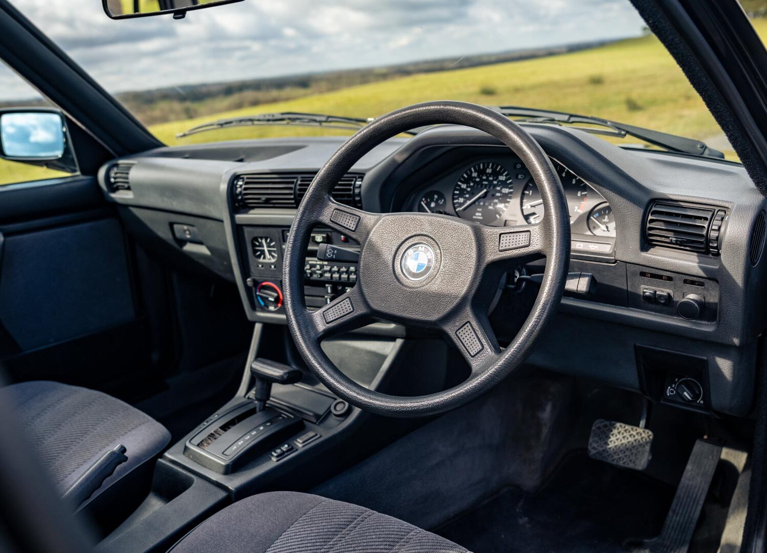 1990 BMW E30 325i Saloon